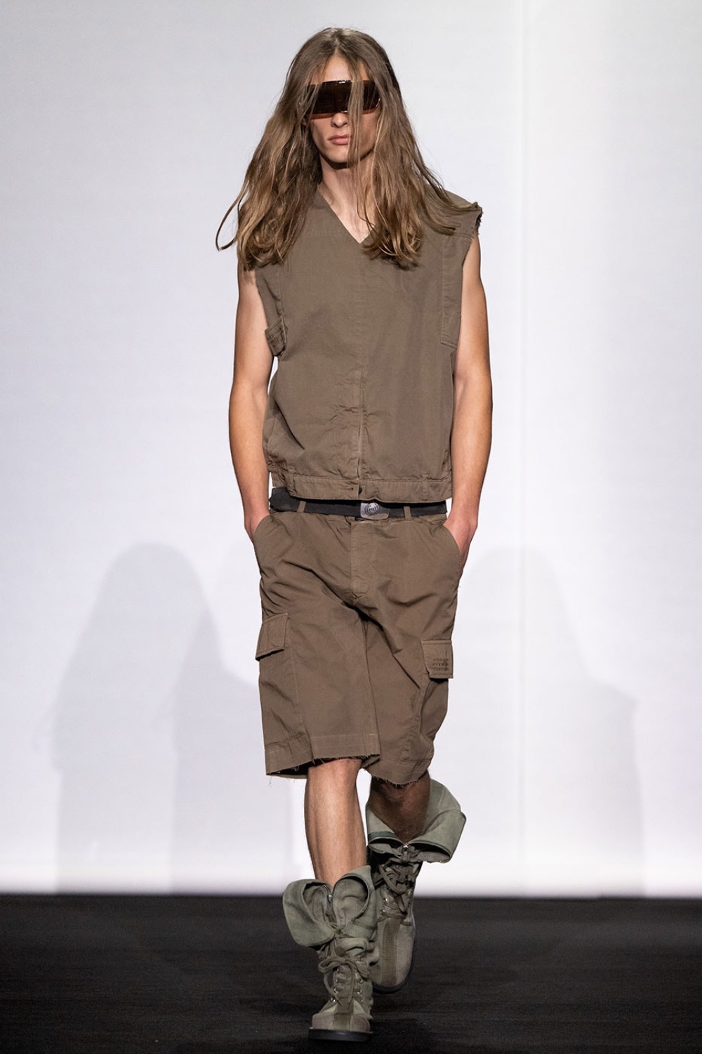 MM6 Maison Margiela hibrida el armario clásico para SS27