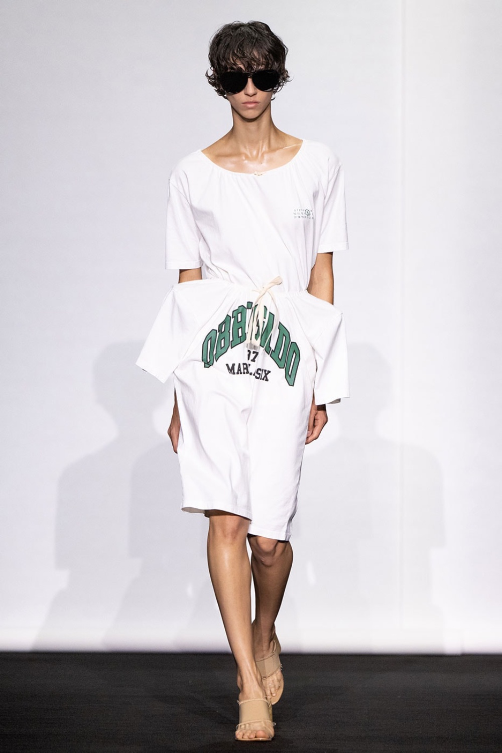 MM6 Maison Margiela hibrida el armario clásico para SS27