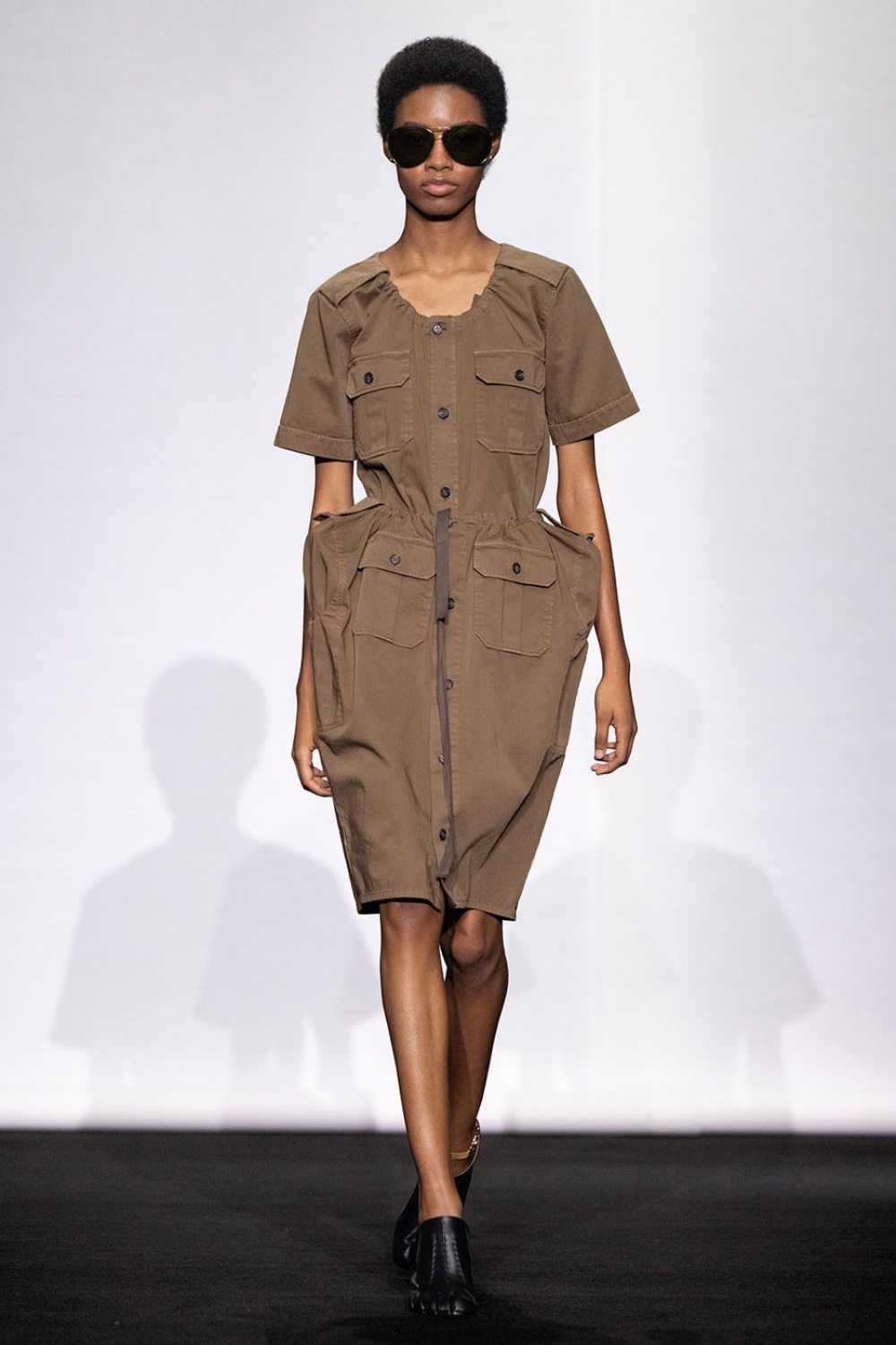 MM6 Maison Margiela hibrida el armario clásico para SS27