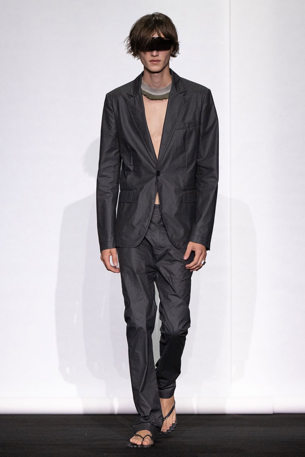 MM6 Maison Margiela hibrida el armario clásico para SS27
