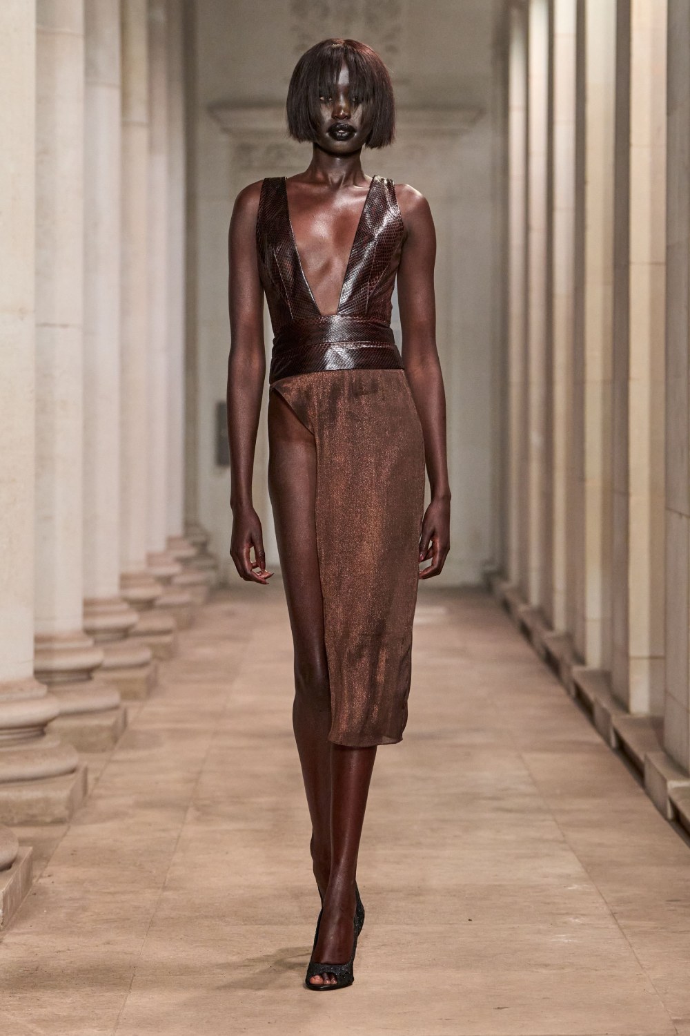 Mowalola SS27 eleva el look sin perder su filo radical