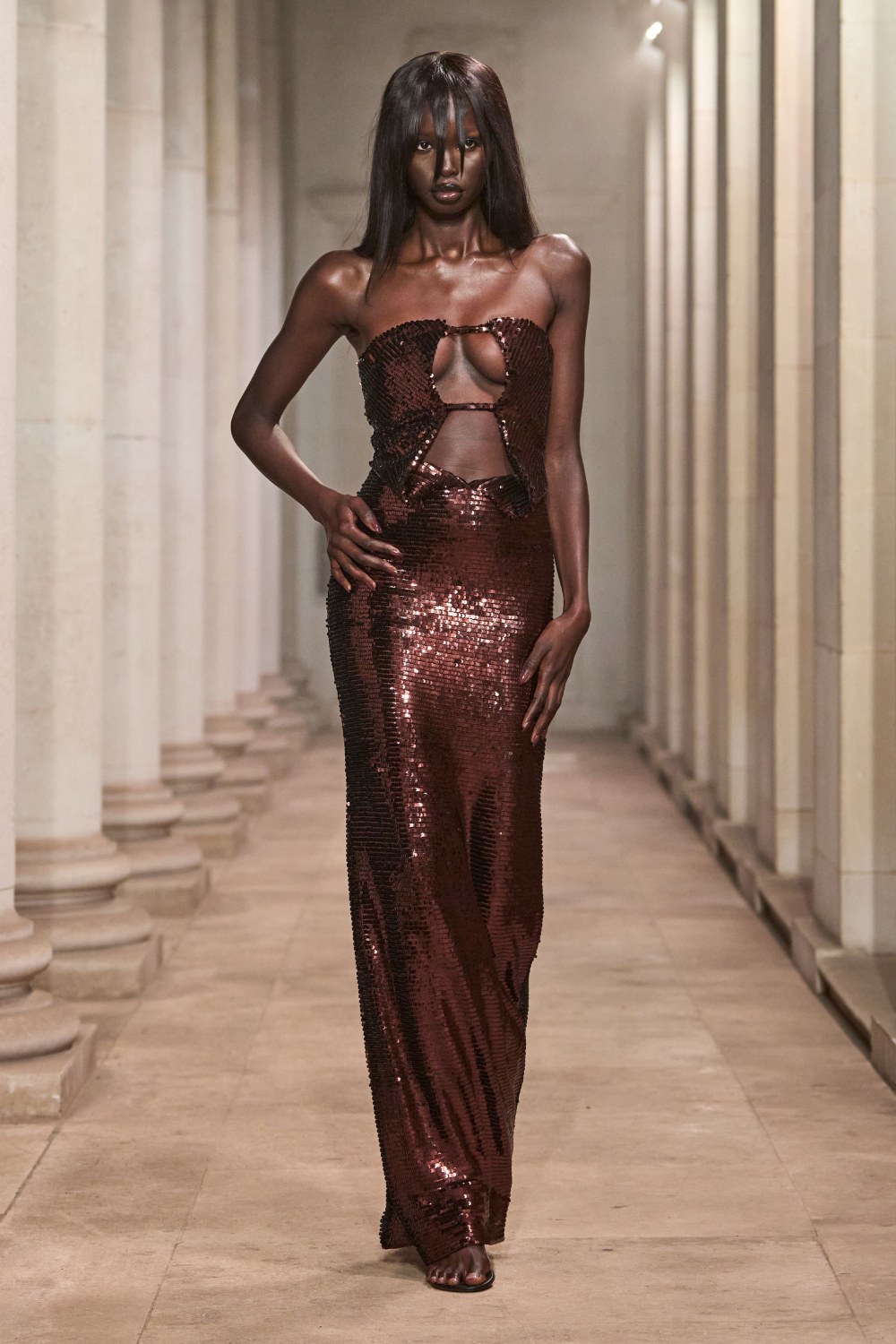 Mowalola SS27 eleva el look sin perder su filo radical