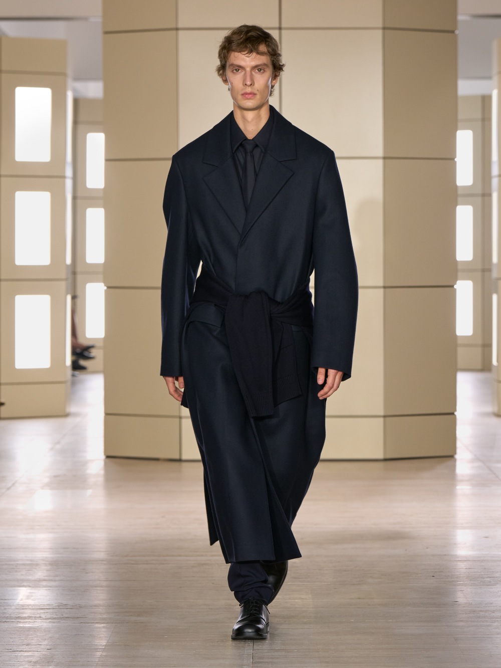 COS AW26: una elegancia cotidiana con tonos apagados