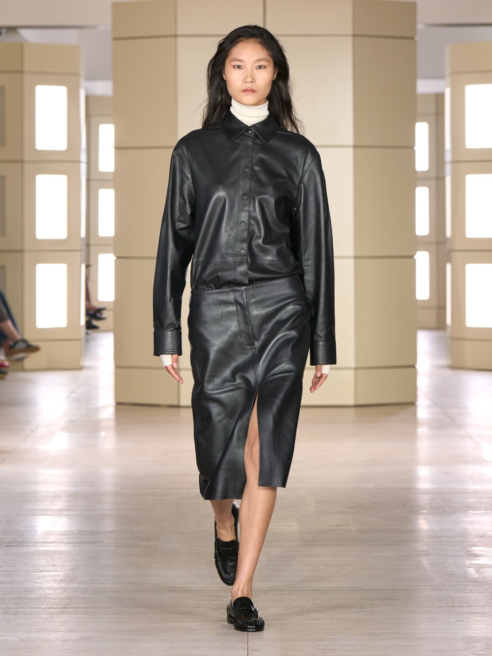 COS AW26: una elegancia cotidiana con tonos apagados