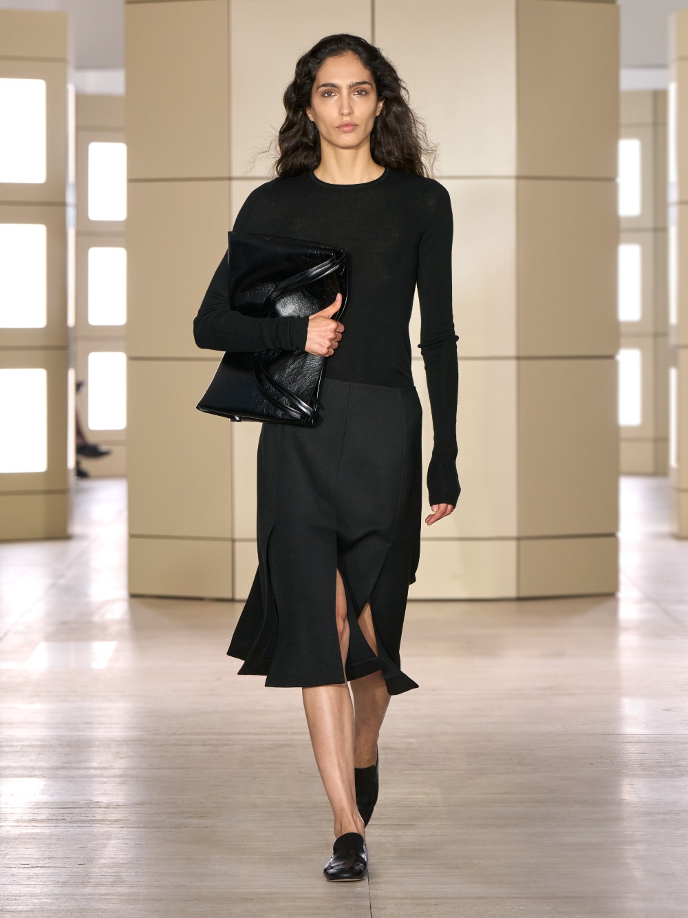 COS AW26: una elegancia cotidiana con tonos apagados