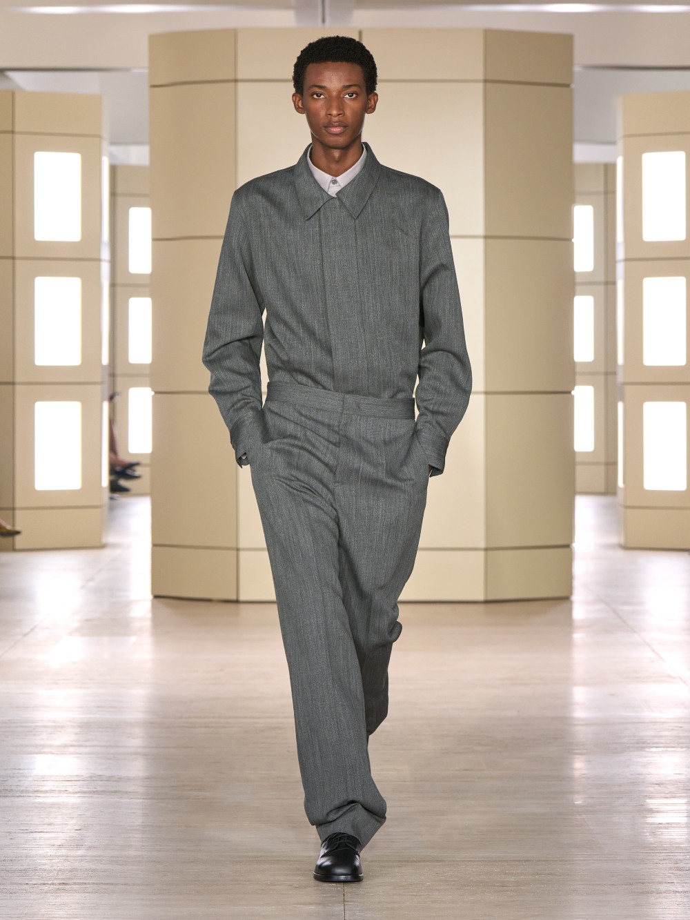 COS AW26: una elegancia cotidiana con tonos apagados