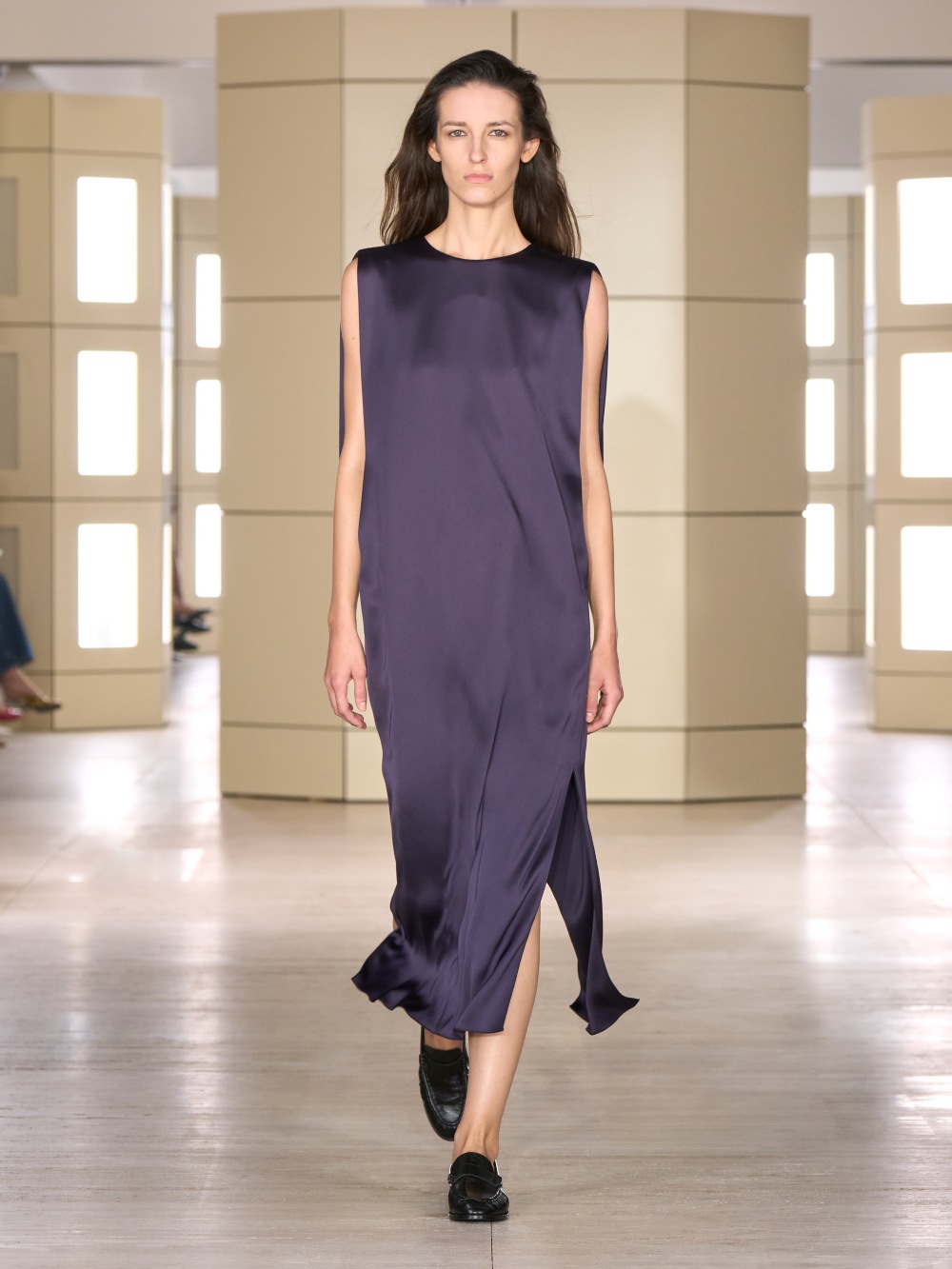 COS AW26: una elegancia cotidiana con tonos apagados