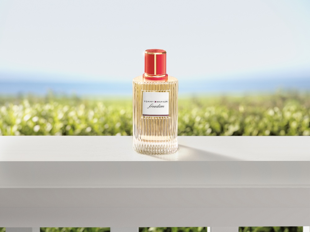 Tommy Hilfiger libera a Camila Cabello con su perfume