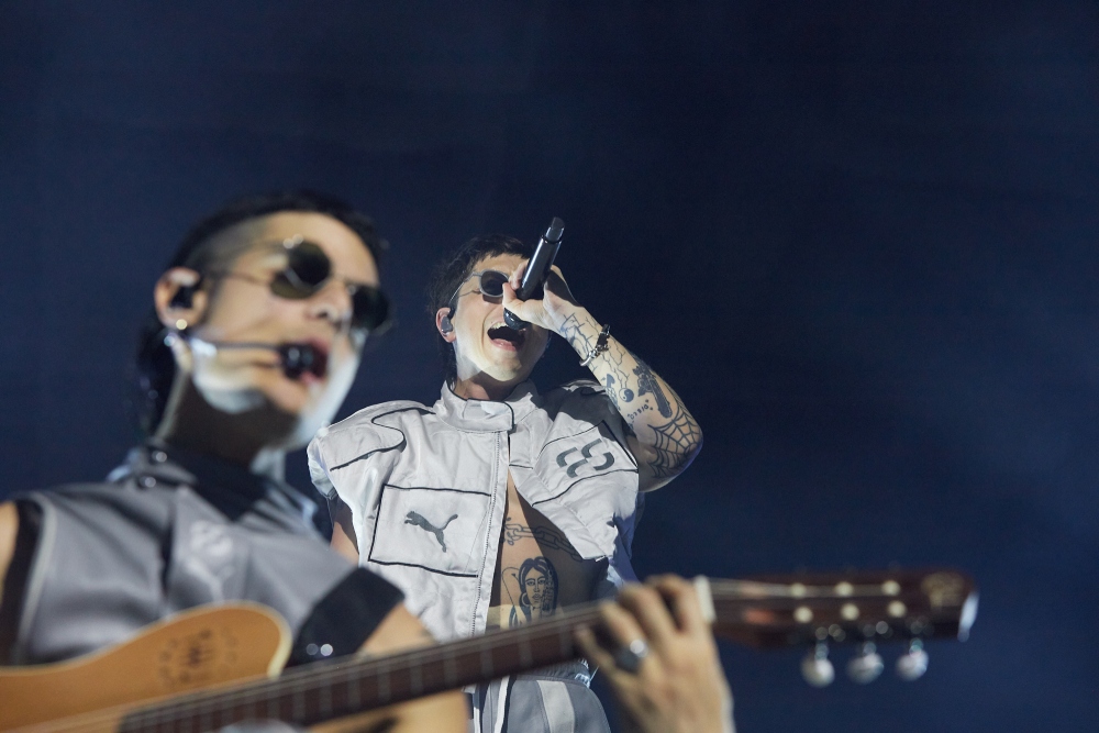 Puma hará los looks de Ca7riel y Paco Amoroso para su gira