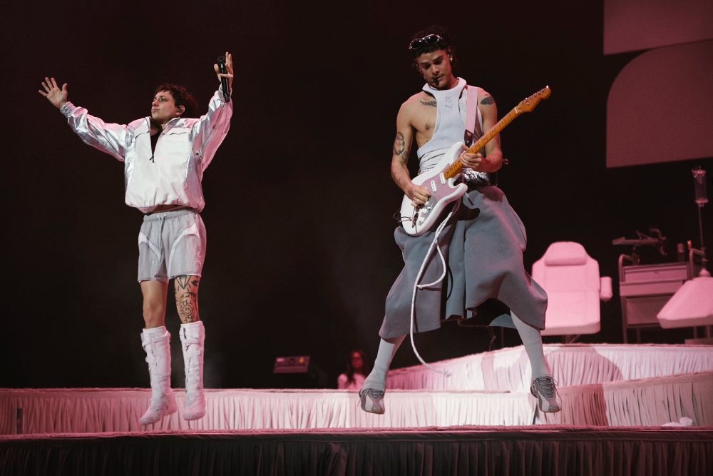 Puma hará los looks de Ca7riel y Paco Amoroso para su gira