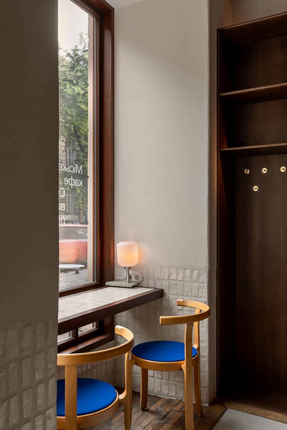 Un café ideado al detalle por Roman Shpelyk y Andriy Lutsa