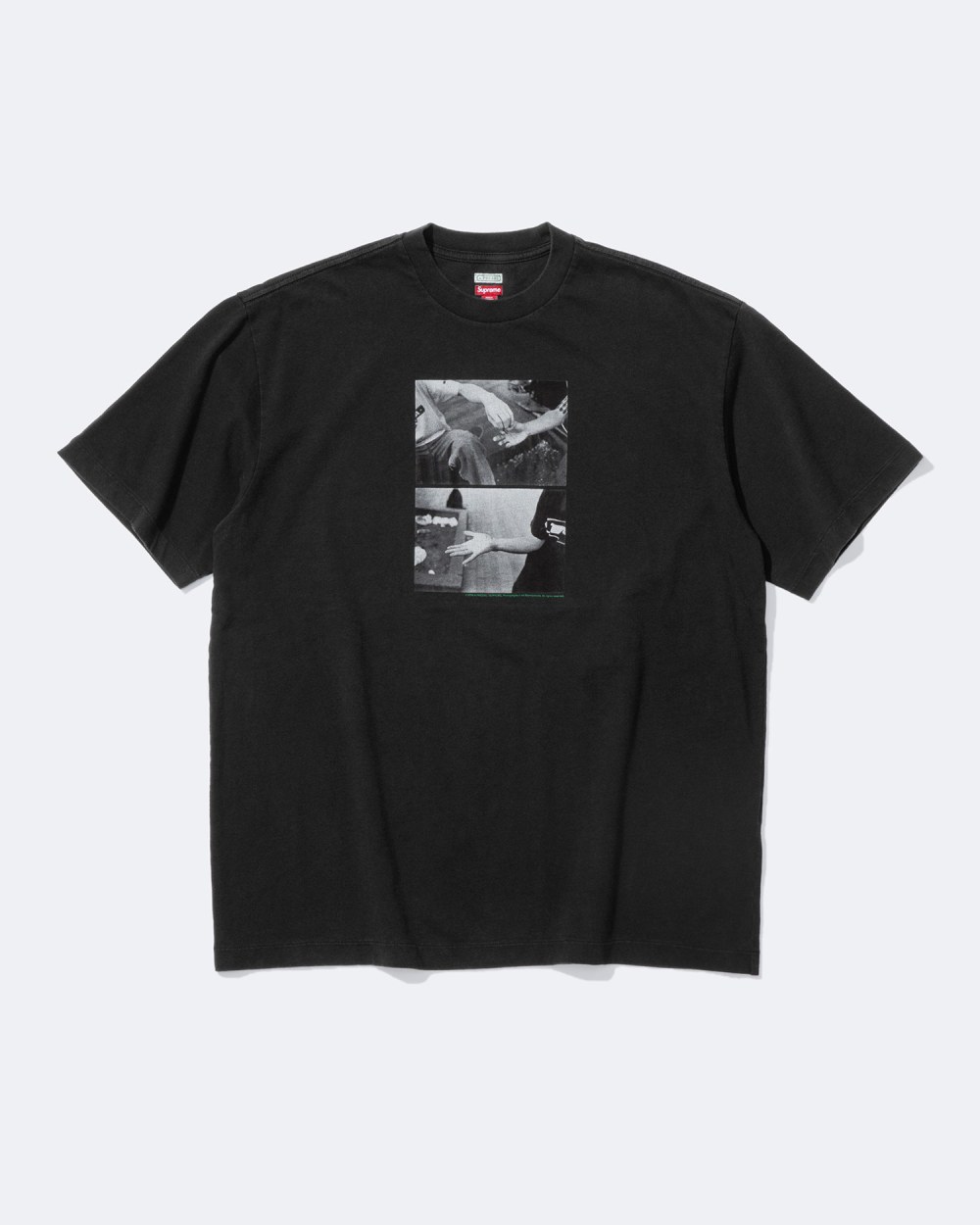 A. Presse inyecta su minimalismo al streetwear de Supreme