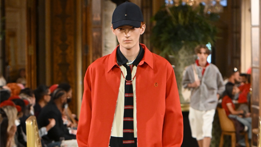 Tommy asienta las bases del futuro de lo preppy con SS27
