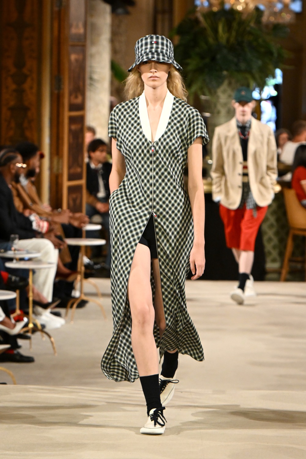 Tommy asienta las bases del futuro de lo preppy con SS27
