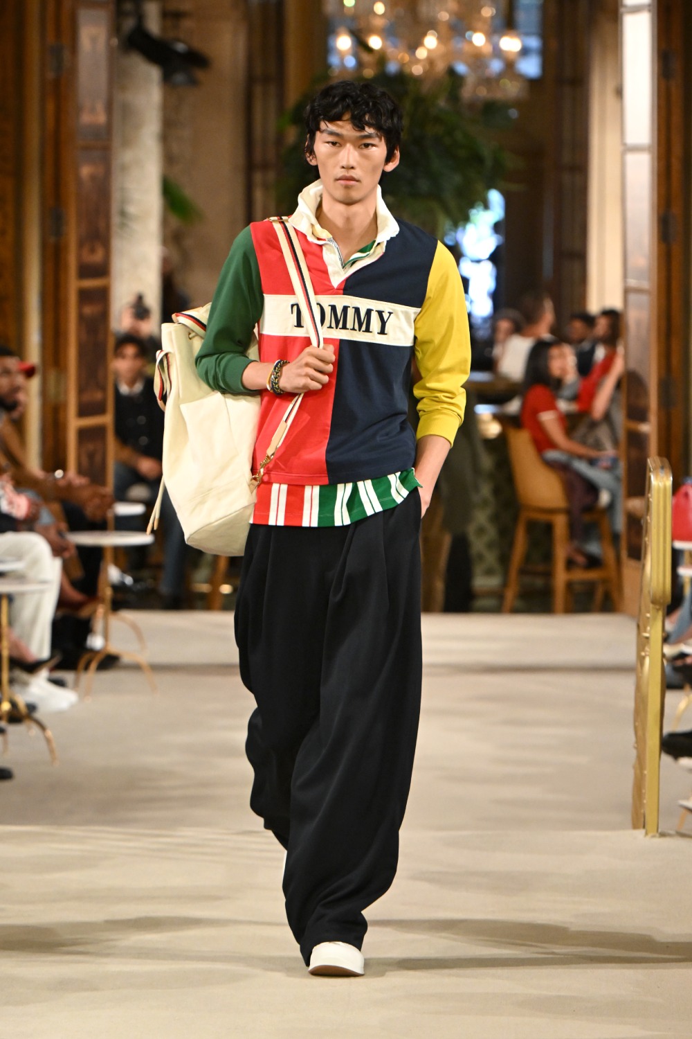 Tommy asienta las bases del futuro de lo preppy con SS27