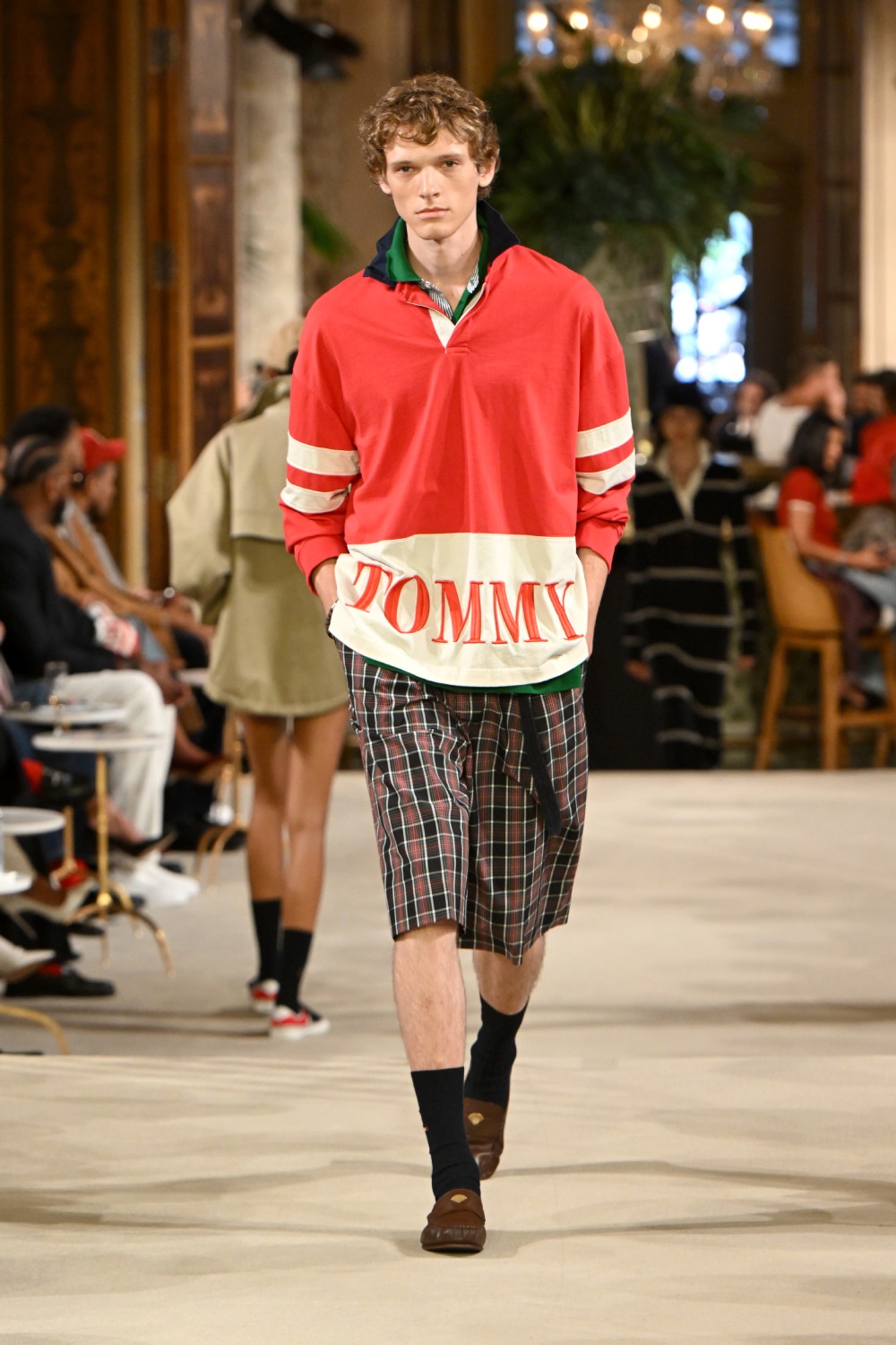 Tommy asienta las bases del futuro de lo preppy con SS27
