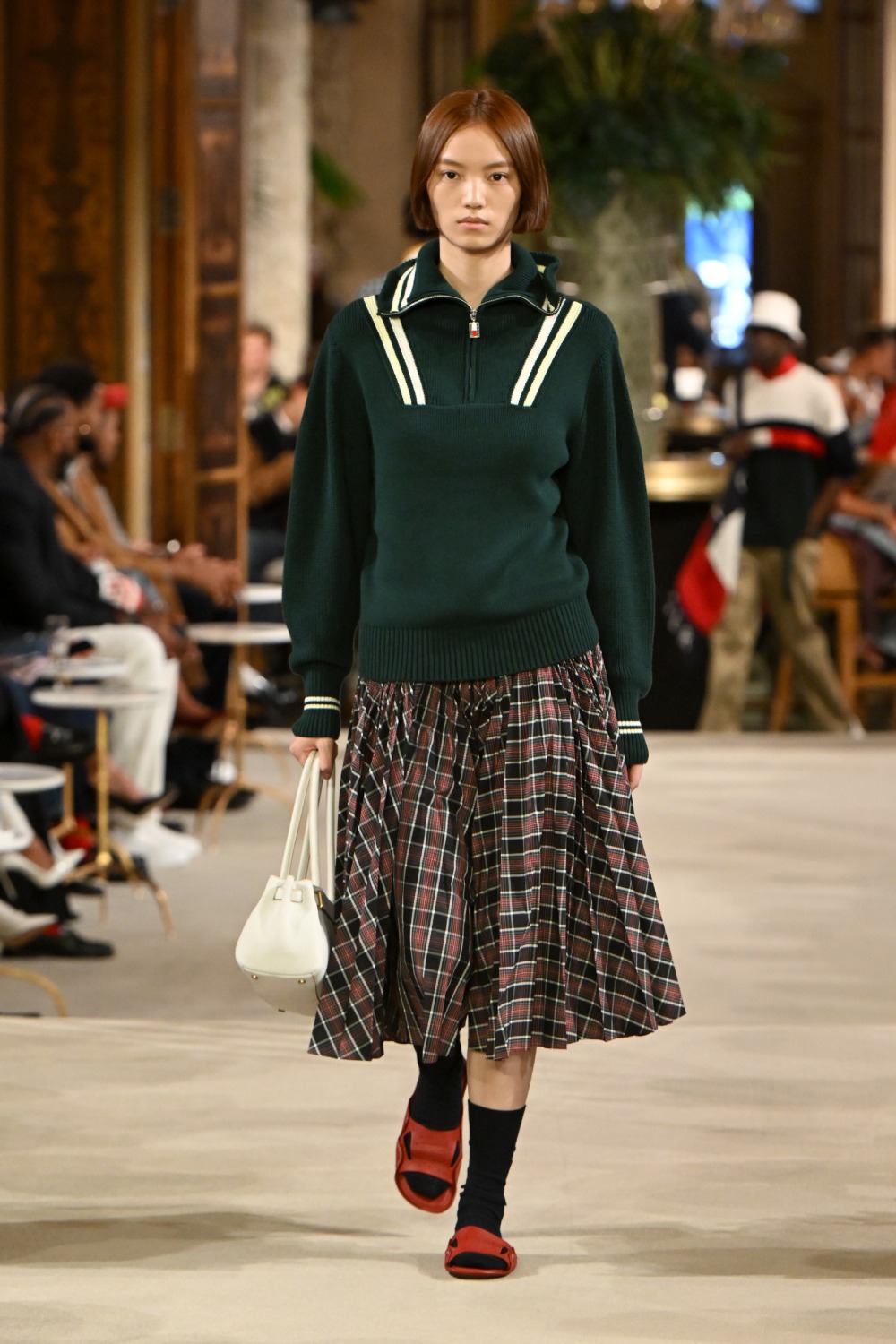 Tommy asienta las bases del futuro de lo preppy con SS27
