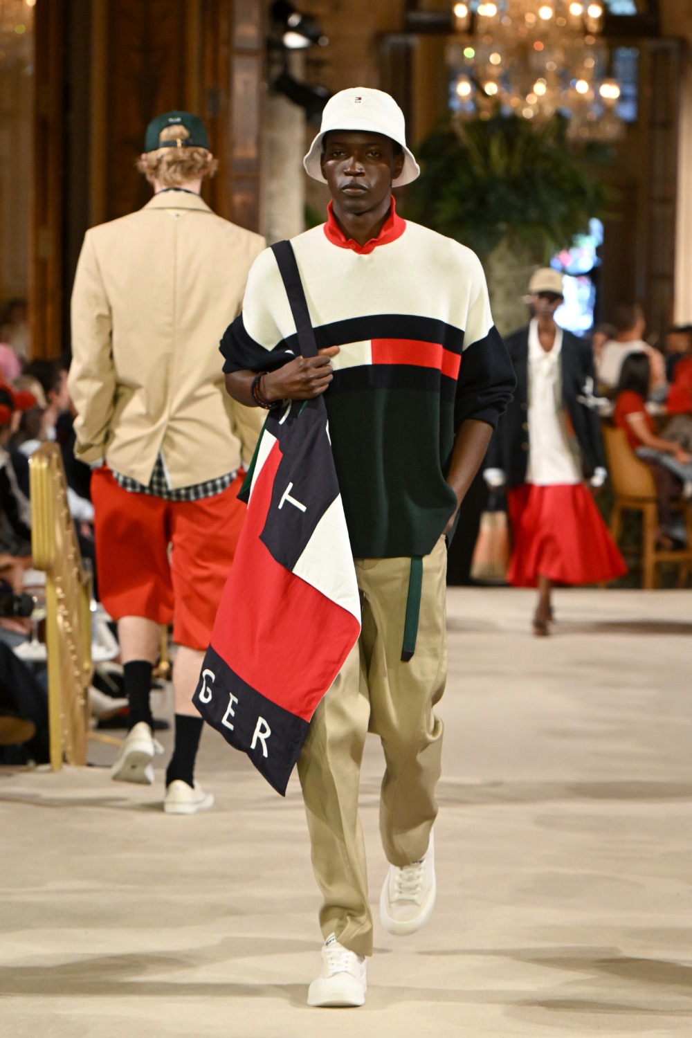 Tommy asienta las bases del futuro de lo preppy con SS27