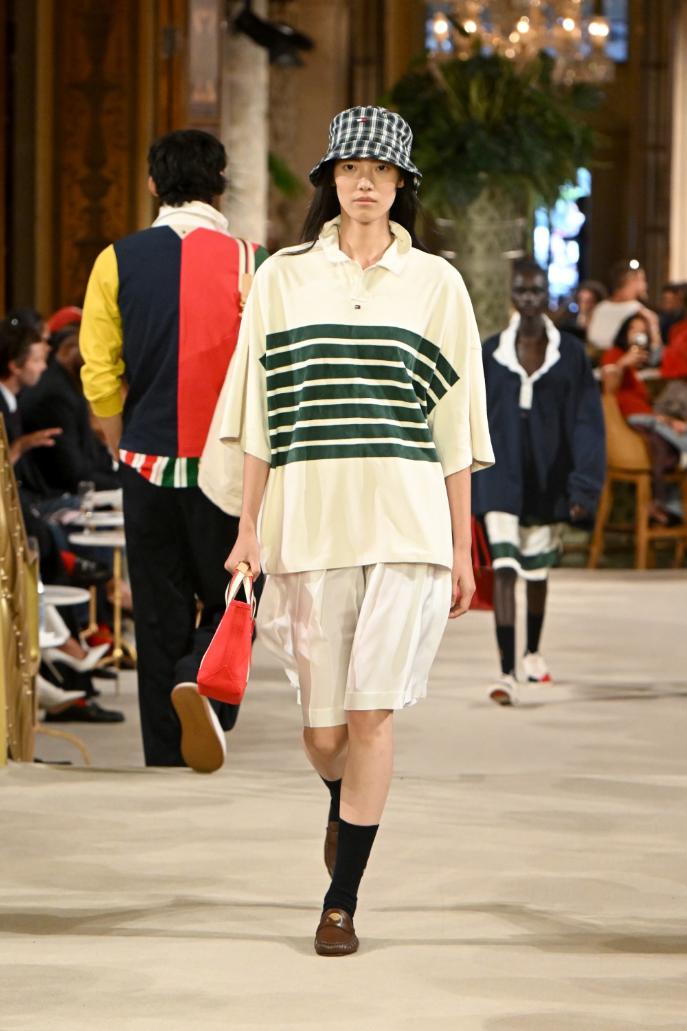 Tommy asienta las bases del futuro de lo preppy con SS27