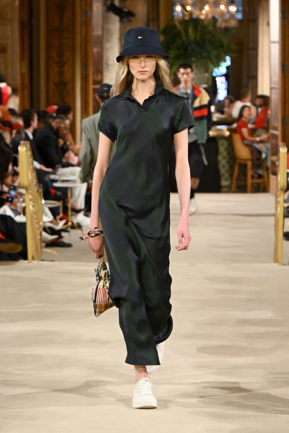 Tommy asienta las bases del futuro de lo preppy con SS27
