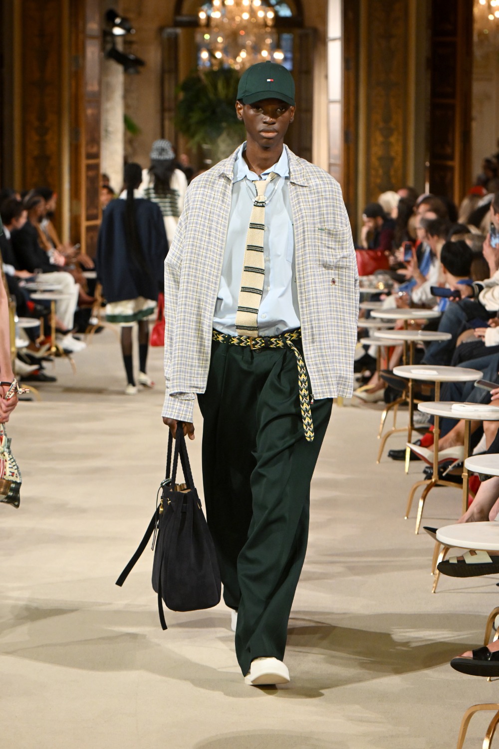 Tommy asienta las bases del futuro de lo preppy con SS27