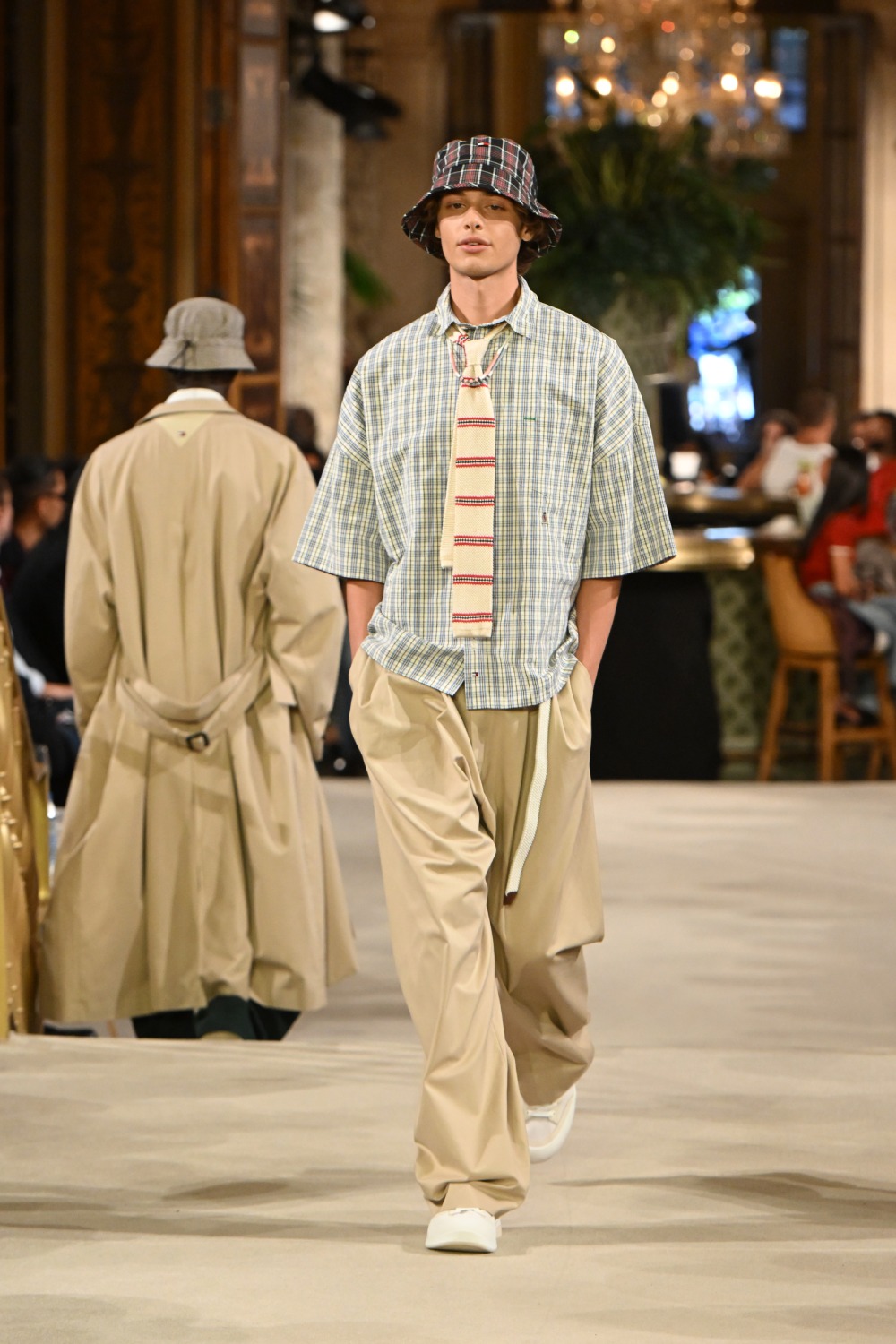 Tommy asienta las bases del futuro de lo preppy con SS27