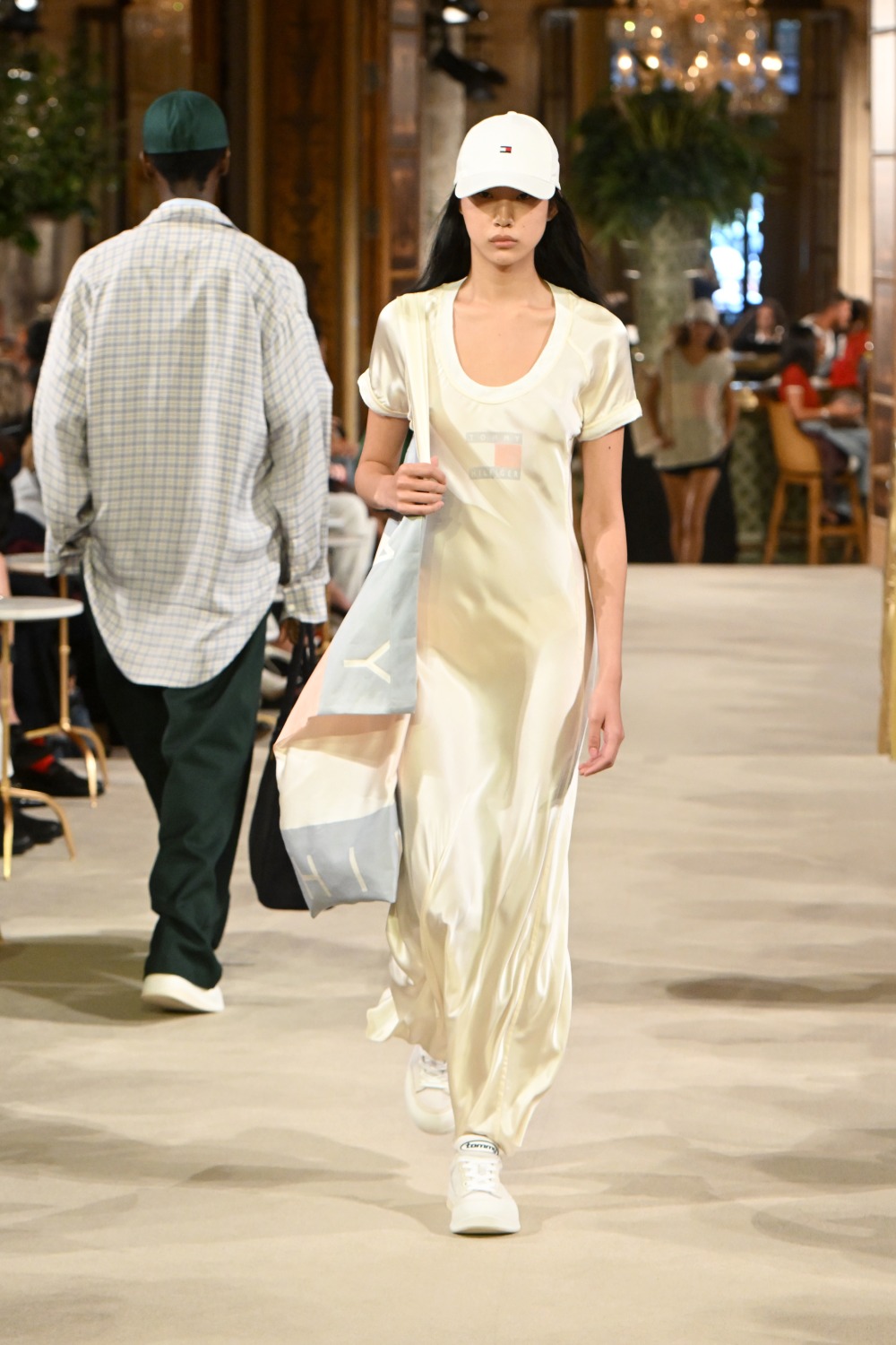 Tommy asienta las bases del futuro de lo preppy con SS27