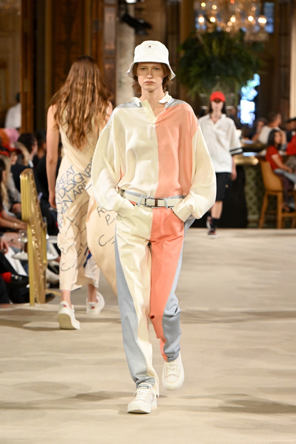 Tommy asienta las bases del futuro de lo preppy con SS27