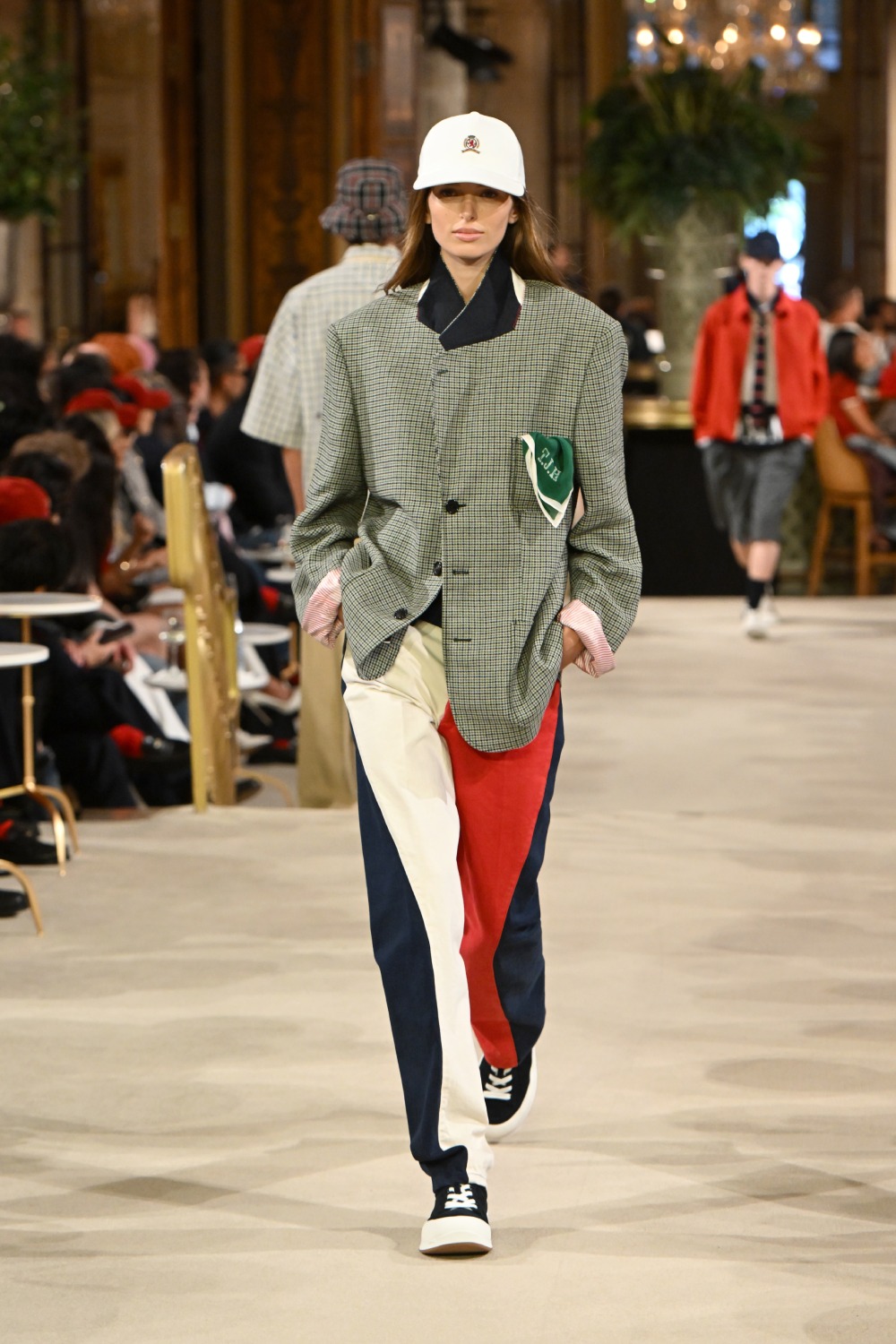 Tommy asienta las bases del futuro de lo preppy con SS27