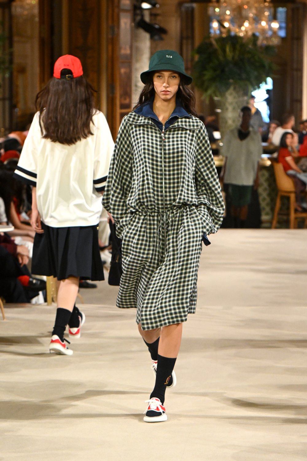 Tommy asienta las bases del futuro de lo preppy con SS27