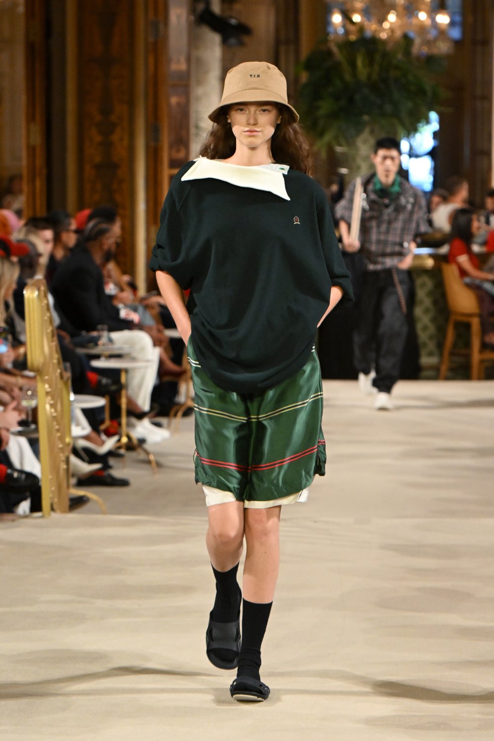 Tommy asienta las bases del futuro de lo preppy con SS27