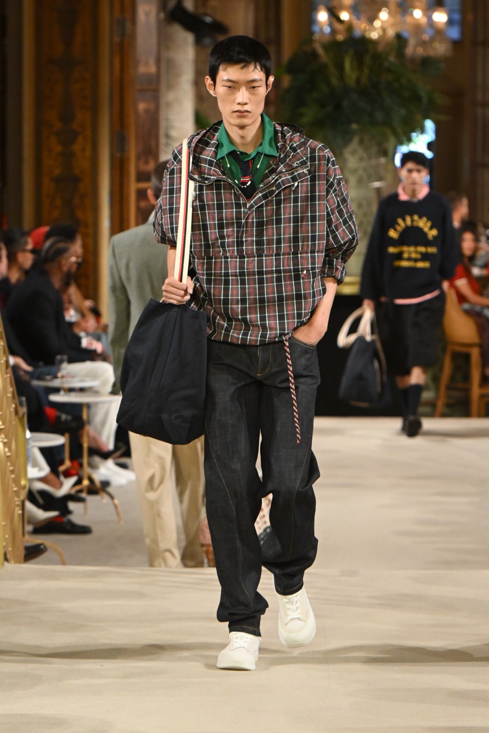 Tommy asienta las bases del futuro de lo preppy con SS27