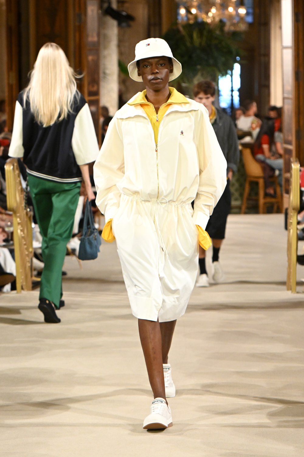 Tommy asienta las bases del futuro de lo preppy con SS27