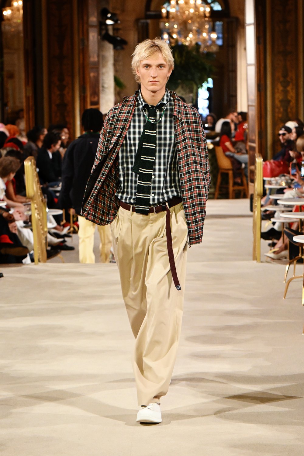 Tommy asienta las bases del futuro de lo preppy con SS27