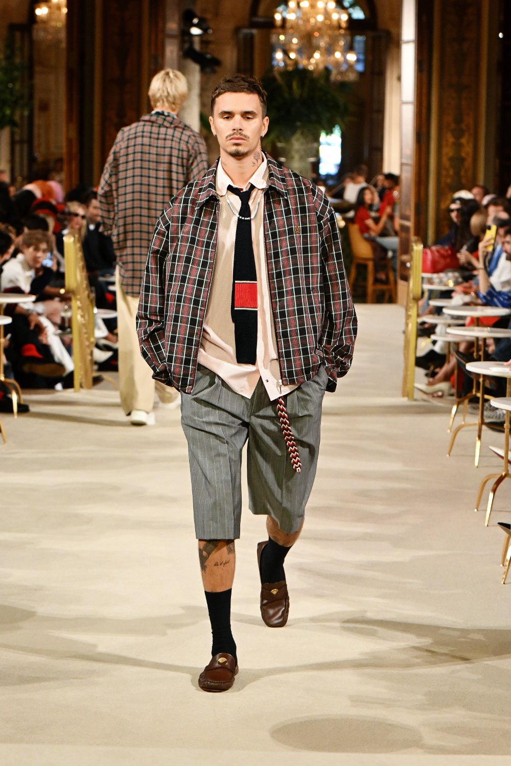 Tommy asienta las bases del futuro de lo preppy con SS27