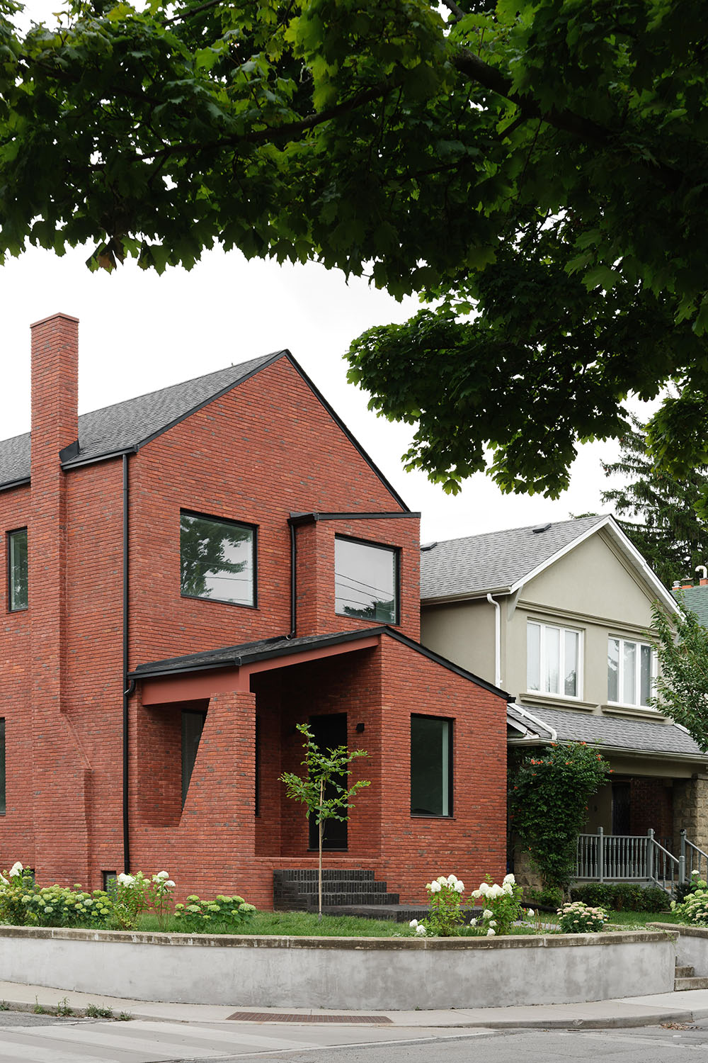 Atlas House: Vaaro revisa el arquetipo doméstico de Toronto