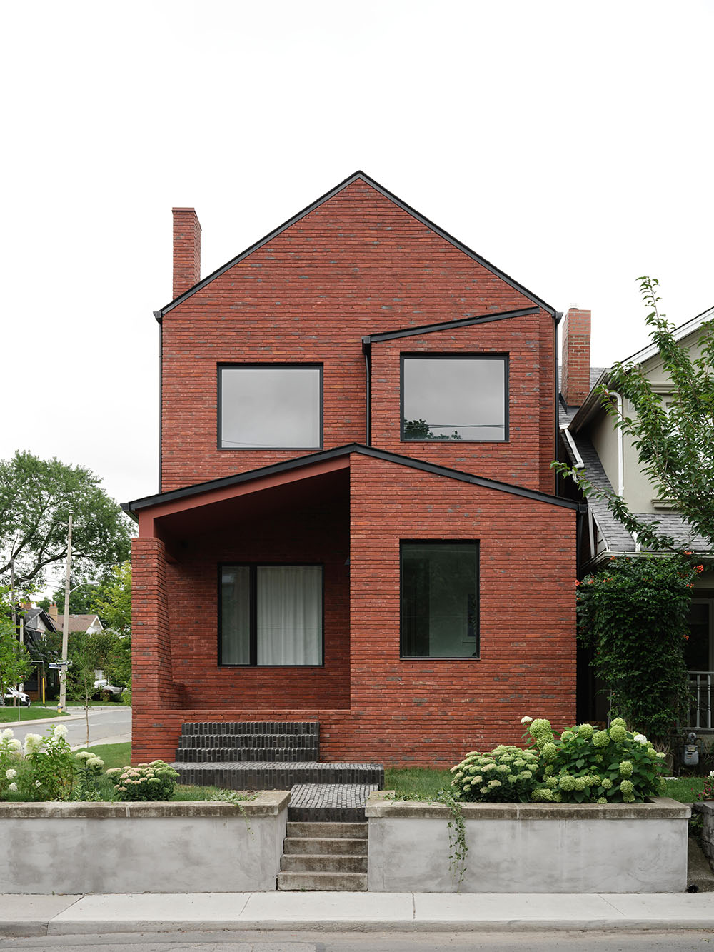 Atlas House: Vaaro revisa el arquetipo doméstico de Toronto