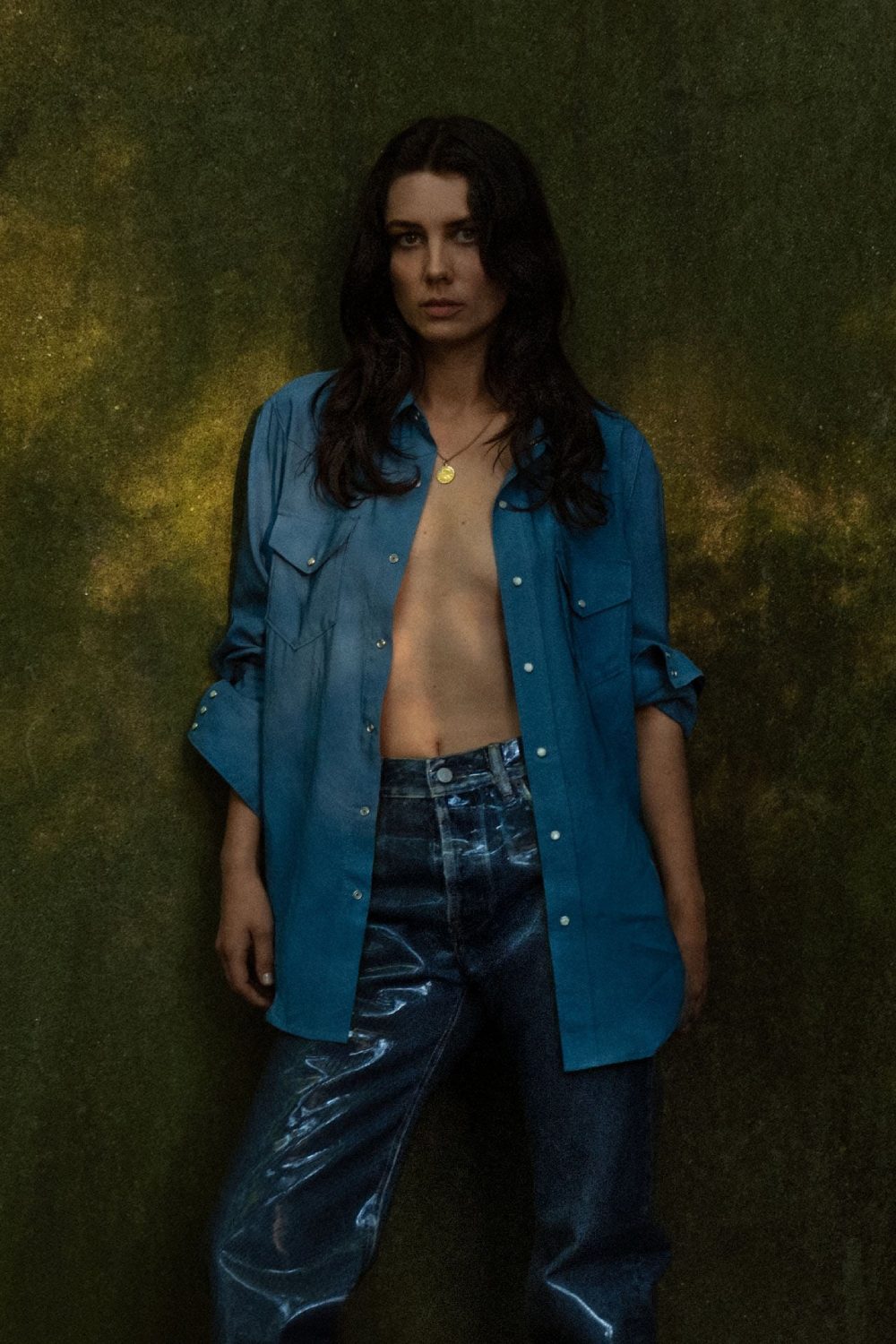 Acne Studios y Nan Goldin celebran 30 años de legado denim