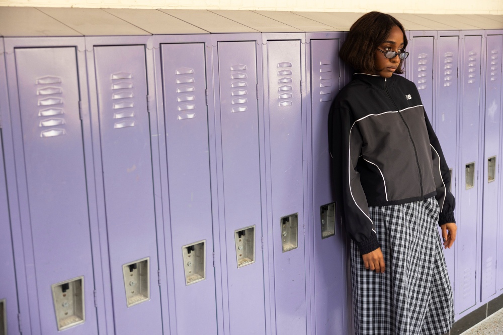 New Balance ficha a Ayo Edebiri, icono de la Gen Z