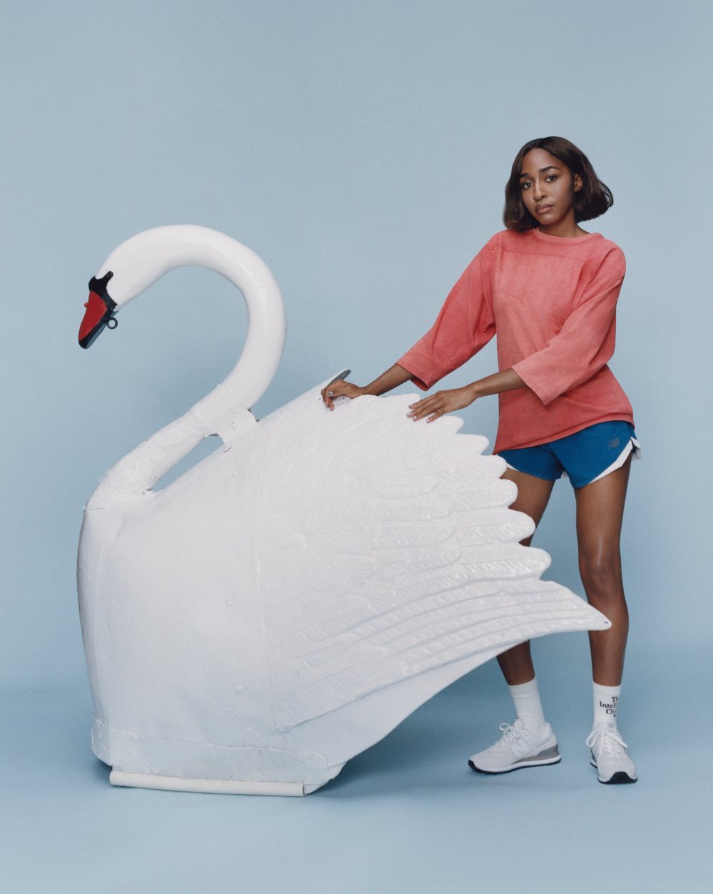 New Balance ficha a Ayo Edebiri, icono de la Gen Z