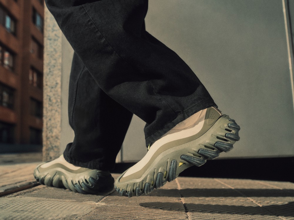 Crocs demuestra que los zuecos también son para el otoño
