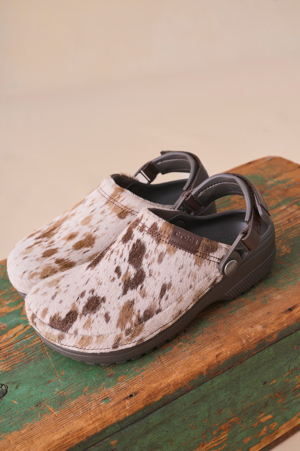 Crocs demuestra que los zuecos también son para el otoño