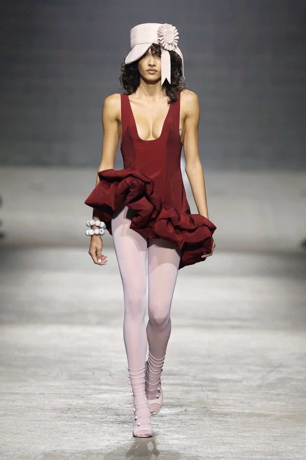 Pat Equilux en 080 BCN Fashion fija su diseño con memoria