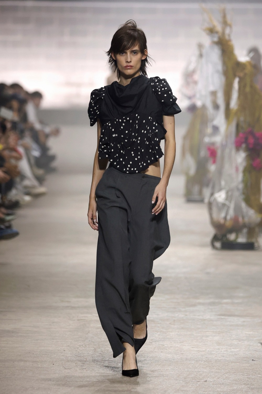 Antonio Acuario en 080 BCN Fashion busca la luz con seda