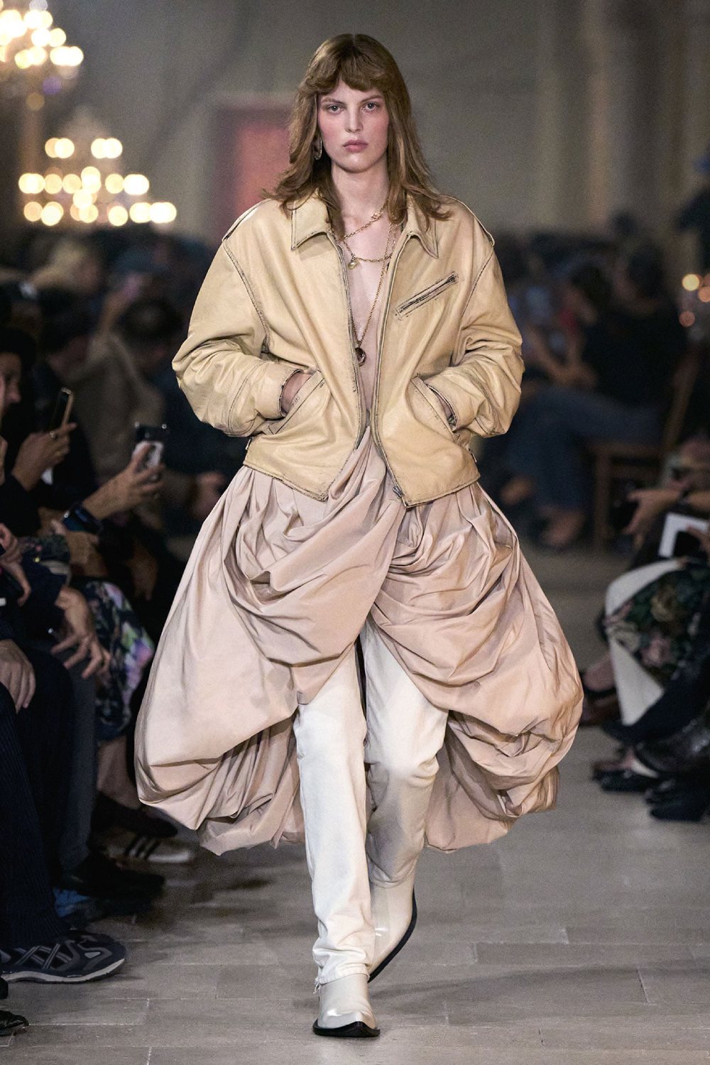Acne Studios presenta historicismo y cotidianidad para SS27