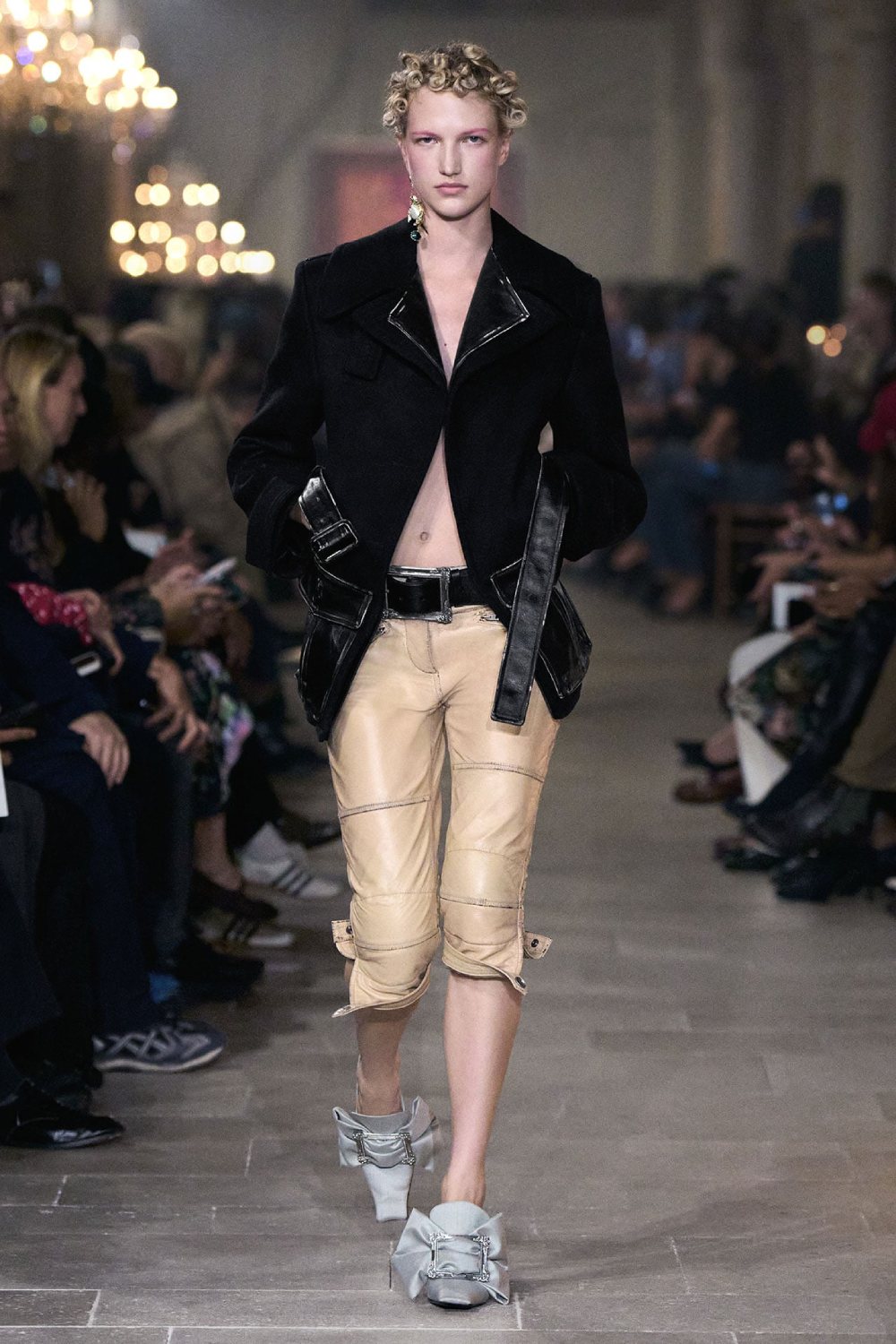 Acne Studios presenta historicismo y cotidianidad para SS27
