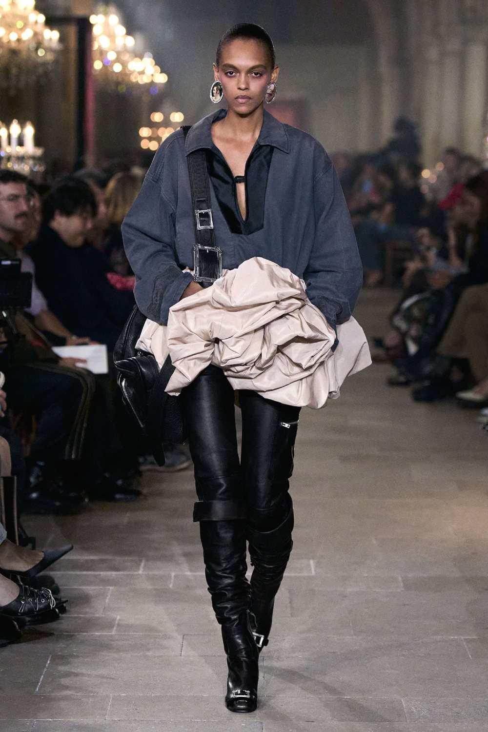 Acne Studios presenta historicismo y cotidianidad para SS27