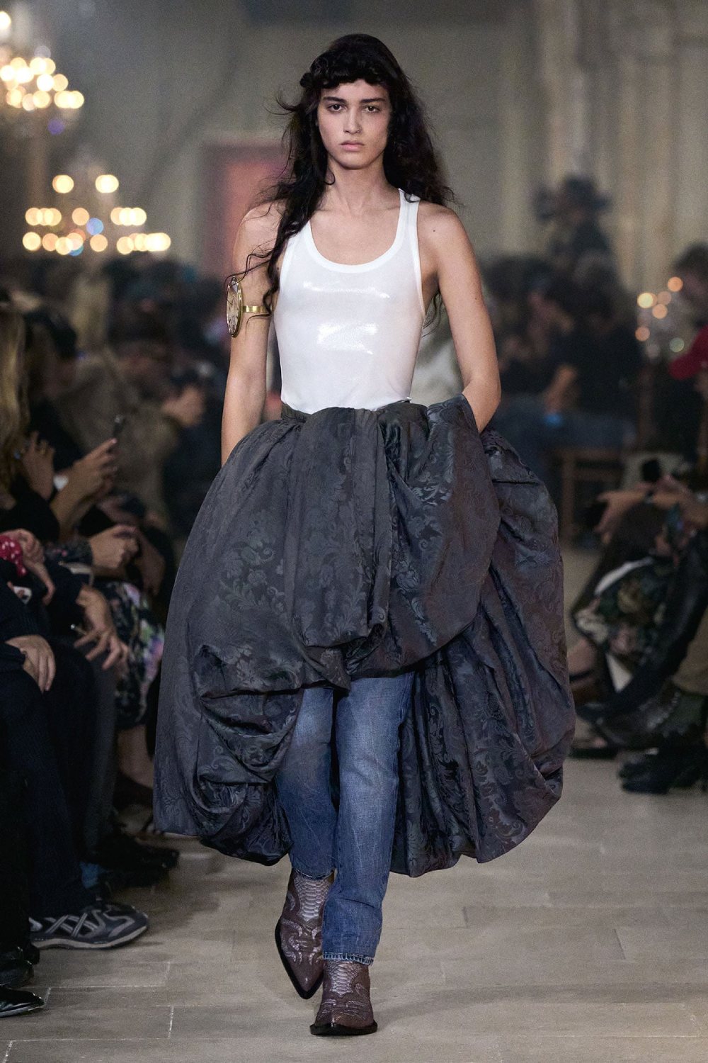 Acne Studios presenta historicismo y cotidianidad para SS27