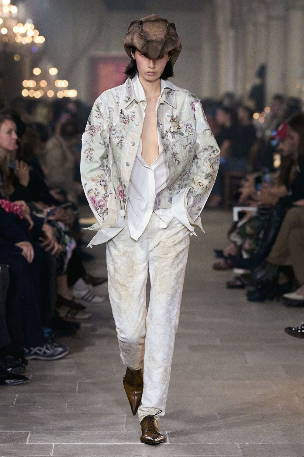 Acne Studios presenta historicismo y cotidianidad para SS27