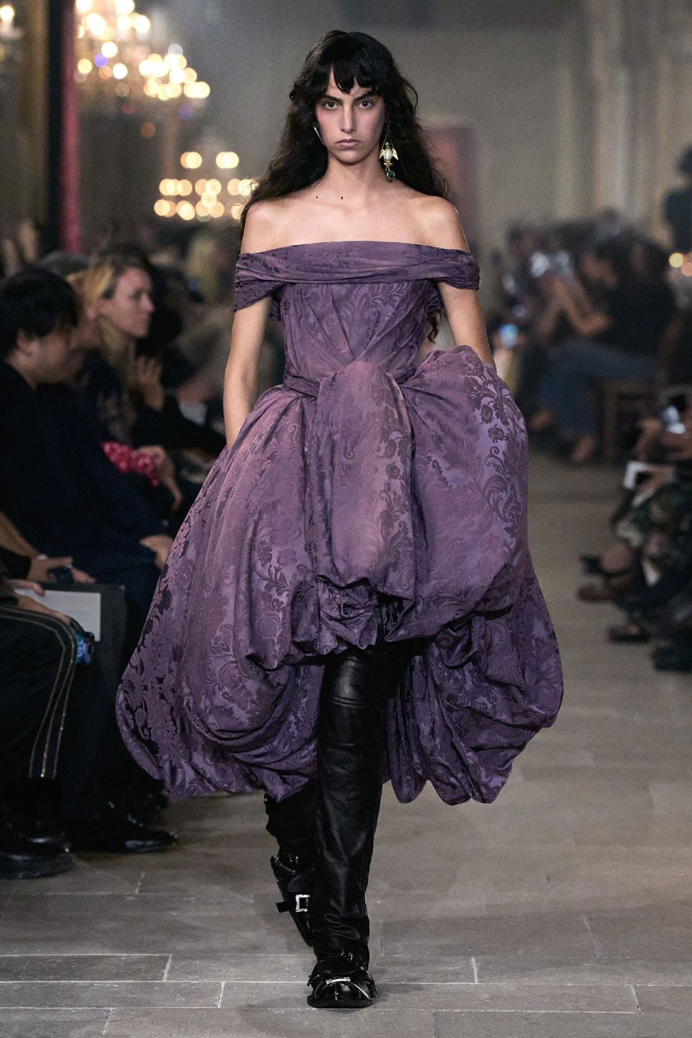 Acne Studios presenta historicismo y cotidianidad para SS27